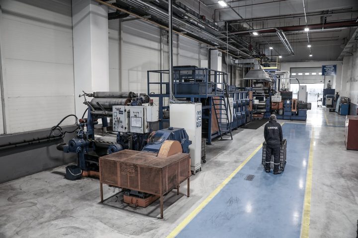 Two-roll mill